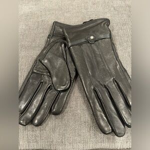 NWT! Black leather gloves - size medium